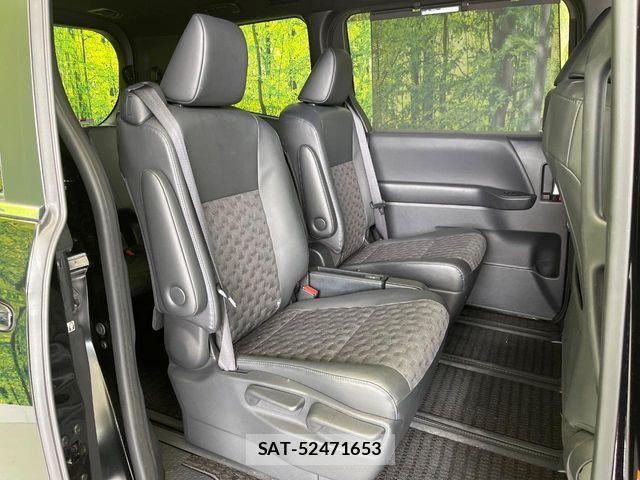 Toyota VOXY 2024-06 8686880-9