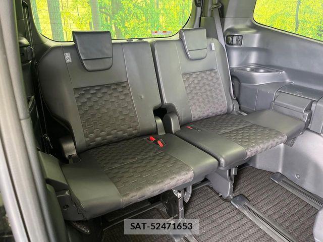 Toyota VOXY 2024-06 8686880-10