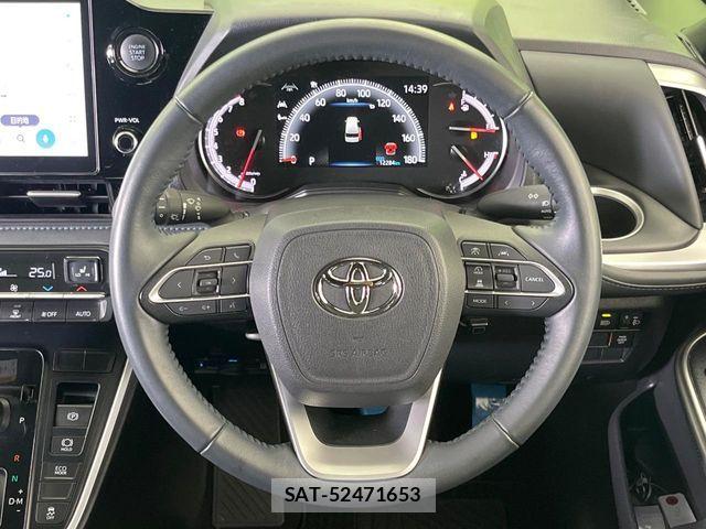 Toyota VOXY 2024-06 8686880-12