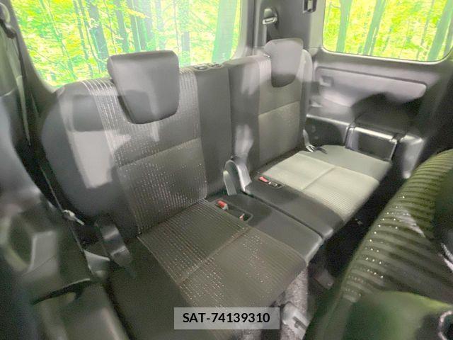 Toyota VOXY 2018-12 8686887-9