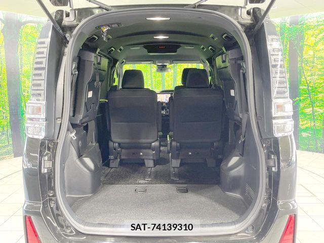 Toyota VOXY 2018-12 8686887-10