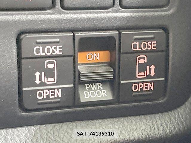 Toyota VOXY 2018-12 8686887-6