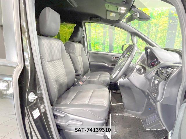 Toyota VOXY 2018-12 8686887-7