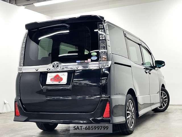 Toyota VOXY 2014-10 8686893-2