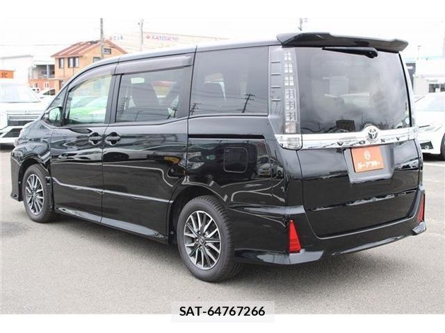 Toyota VOXY 2016-09 8686897-11
