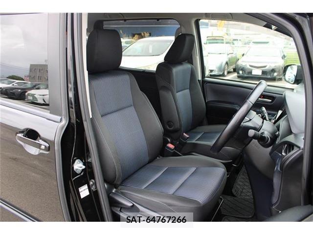 Toyota VOXY 2016-09 8686897-28