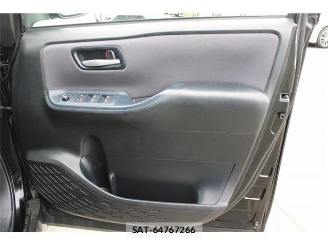 Toyota VOXY 2016-09 8686897-29