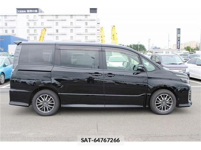 Toyota VOXY 2016-09 8686897-8