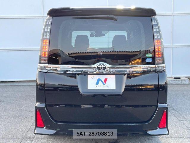 Toyota VOXY 2016-09 8686891-14