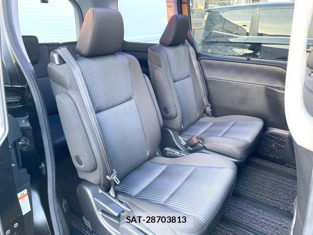 Toyota VOXY 2016-09 8686891-7