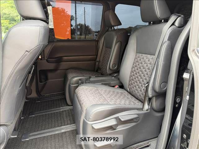 Toyota VOXY 2023-09 8686878-9