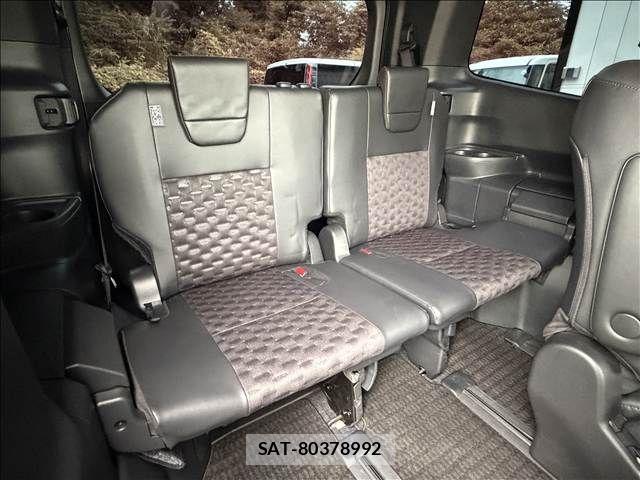 Toyota VOXY 2023-09 8686878-11