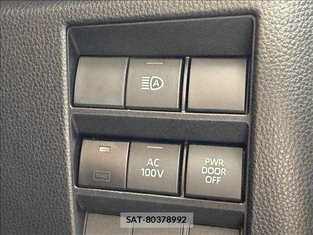Toyota VOXY 2023-09 8686878-15
