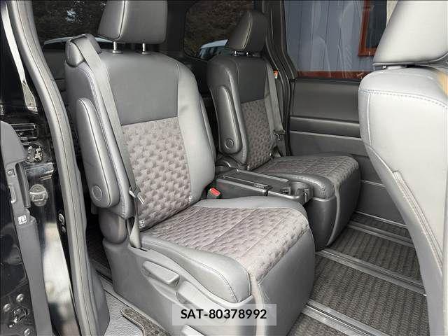 Toyota VOXY 2023-09 8686878-25