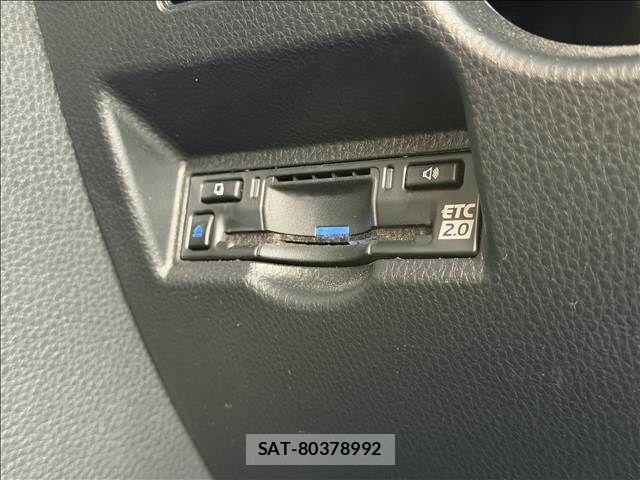 Toyota VOXY 2023-09 8686878-26