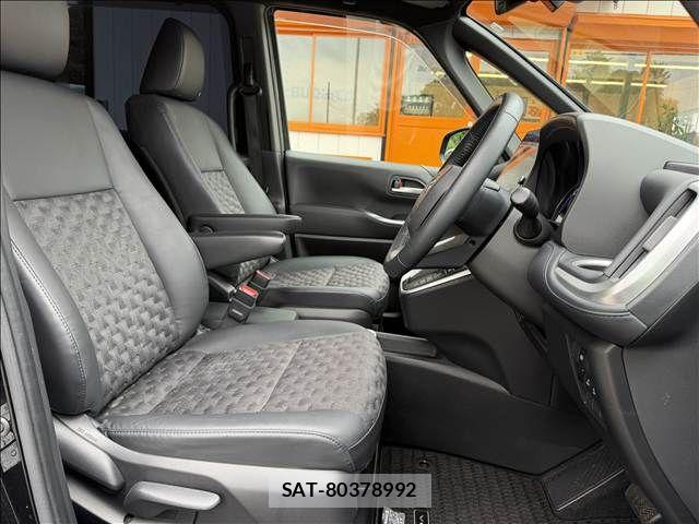 Toyota VOXY 2023-09 8686878-8