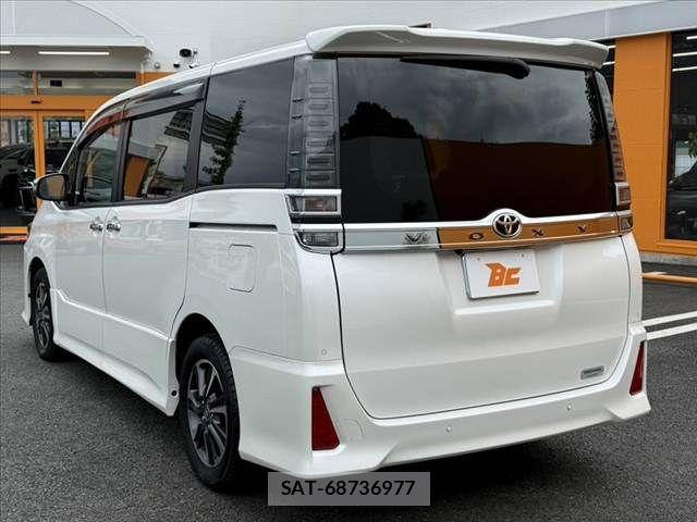 Toyota VOXY 2021-01 8686884-12