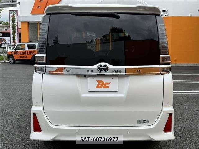 Toyota VOXY 2021-01 8686884-13