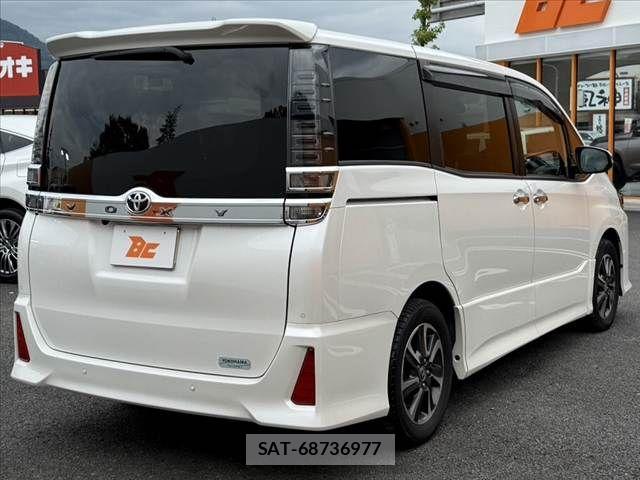 Toyota VOXY 2021-01 8686884-14