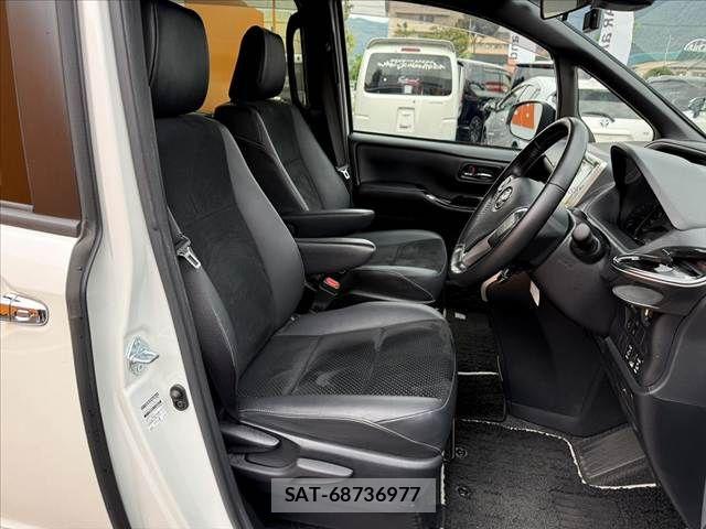 Toyota VOXY 2021-01 8686884-15