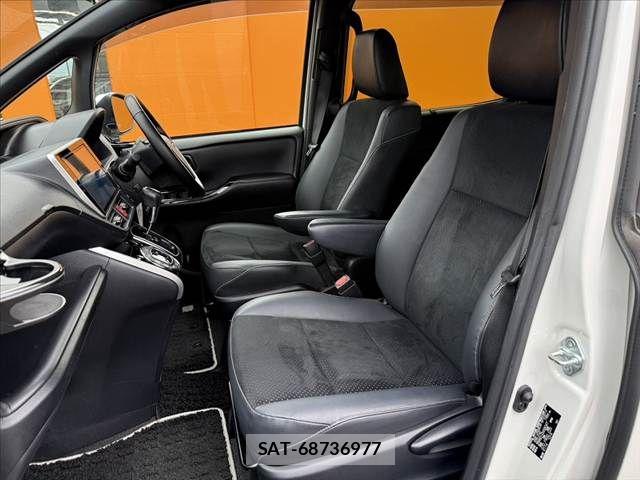Toyota VOXY 2021-01 8686884-16