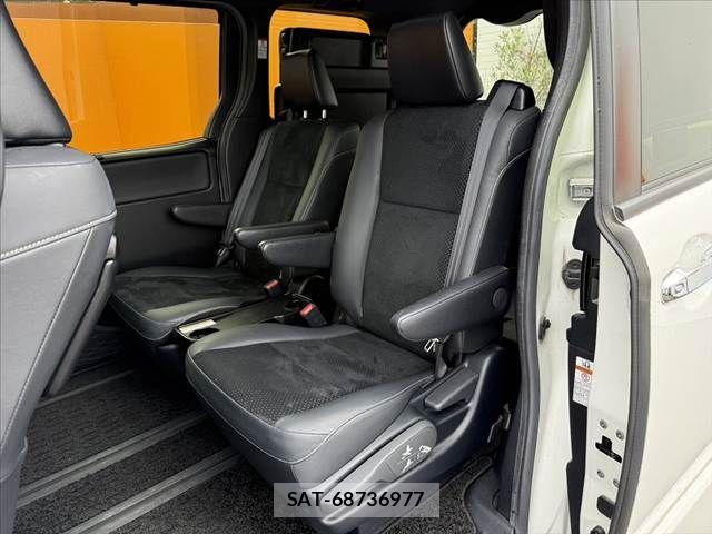 Toyota VOXY 2021-01 8686884-17
