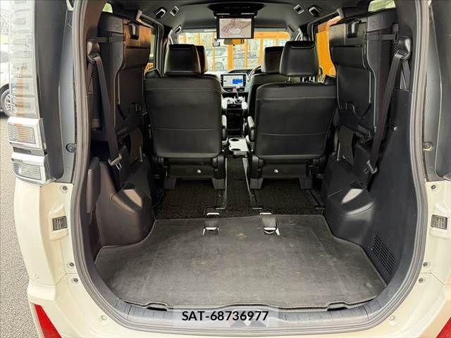 Toyota VOXY 2021-01 8686884-18