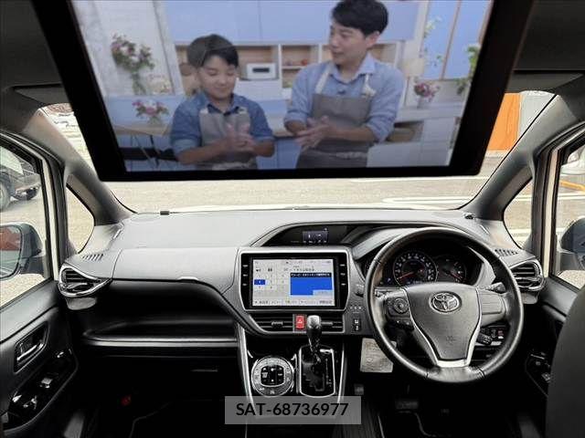 Toyota VOXY 2021-01 8686884-1