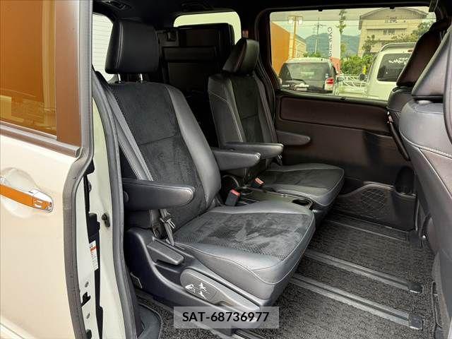 Toyota VOXY 2021-01 8686884-19