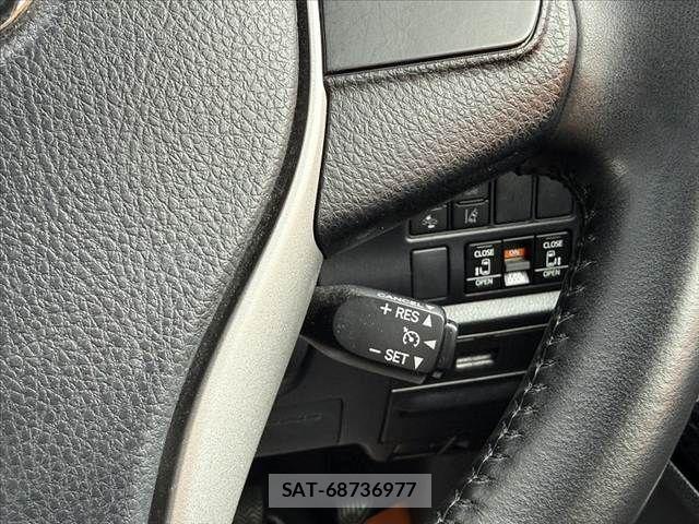 Toyota VOXY 2021-01 8686884-22