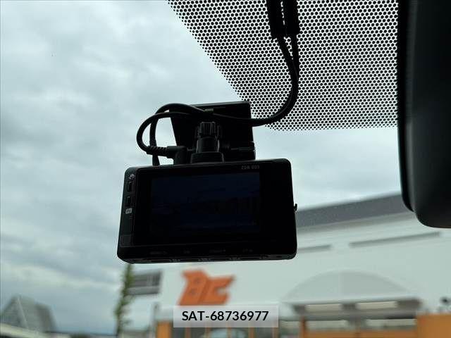 Toyota VOXY 2021-01 8686884-28