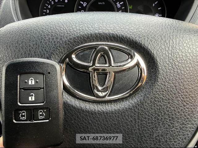 Toyota VOXY 2021-01 8686884-2