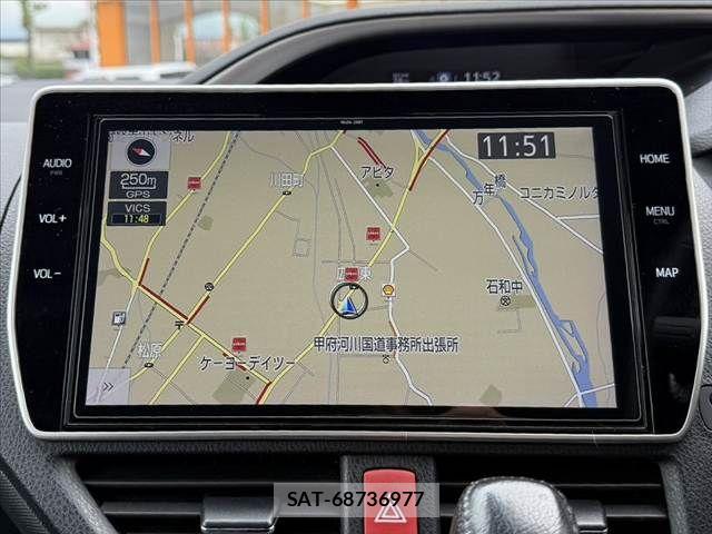 Toyota VOXY 2021-01 8686884-3