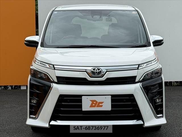 Toyota VOXY 2021-01 8686884-8