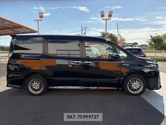 Toyota VOXY 2019-09 8746716-11
