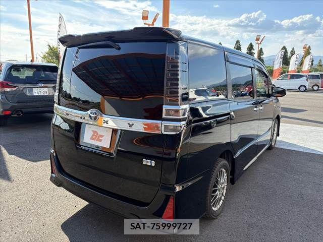Toyota VOXY 2019-09 8746716-12