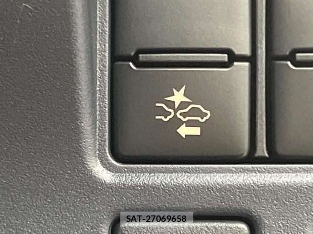 Toyota VOXY 2016-07 8746714-5