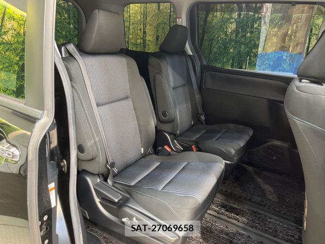 Toyota VOXY 2016-07 8746714-7