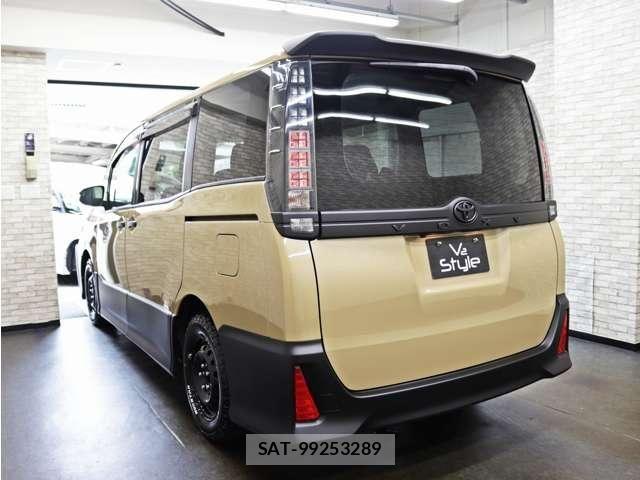 Toyota VOXY 2014-12 8746713-15