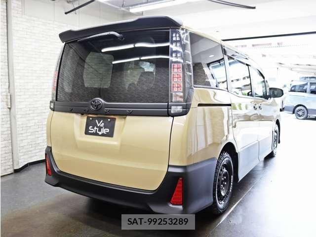 Toyota VOXY 2014-12 8746713-16