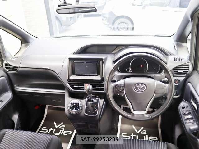 Toyota VOXY 2014-12 8746713-19
