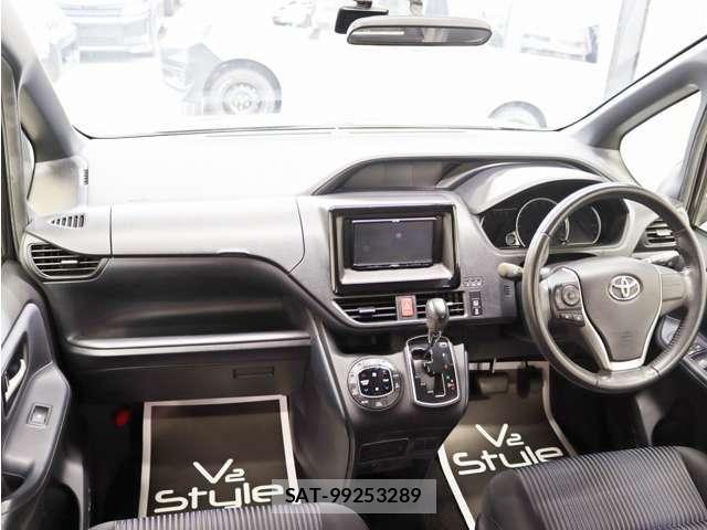 Toyota VOXY 2014-12 8746713-20