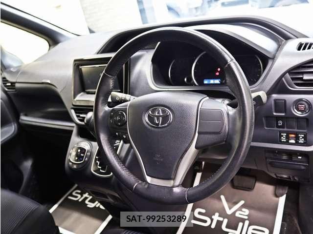 Toyota VOXY 2014-12 8746713-27