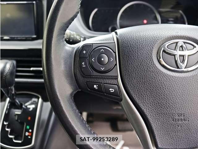 Toyota VOXY 2014-12 8746713-28