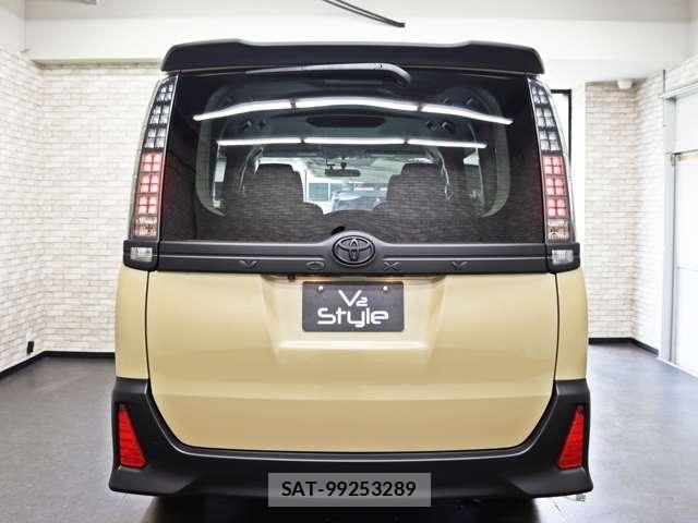 Toyota VOXY 2014-12 8746713-2