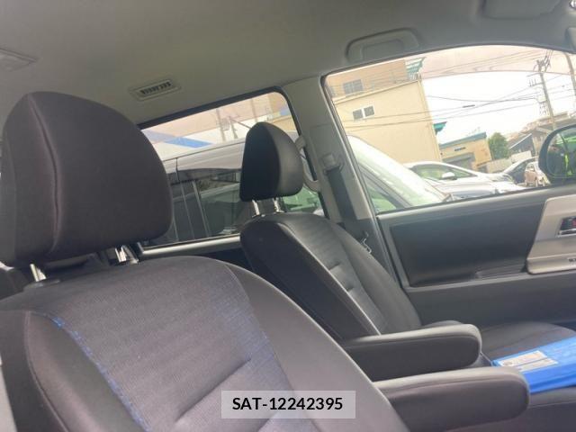 Toyota VOXY 2010-01 8746749-11