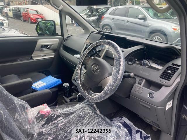 Toyota VOXY 2010-01 8746749-15