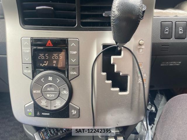 Toyota VOXY 2010-01 8746749-22