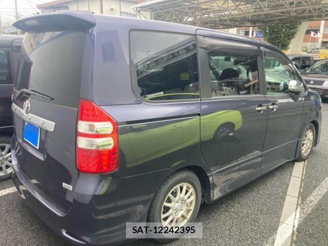 Toyota VOXY 2010-01 8746749-7