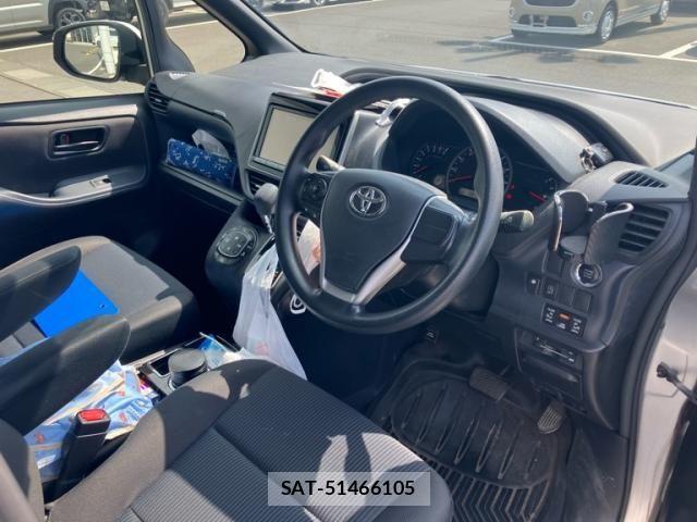 Toyota VOXY 2014-03 8746732-11